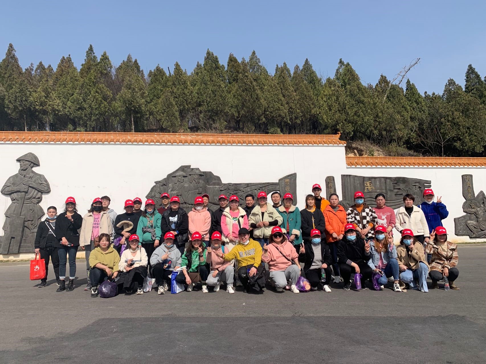文明登山健康行，志愿服務護環(huán)境——依愛消防開展“學雷鋒日”主題活動